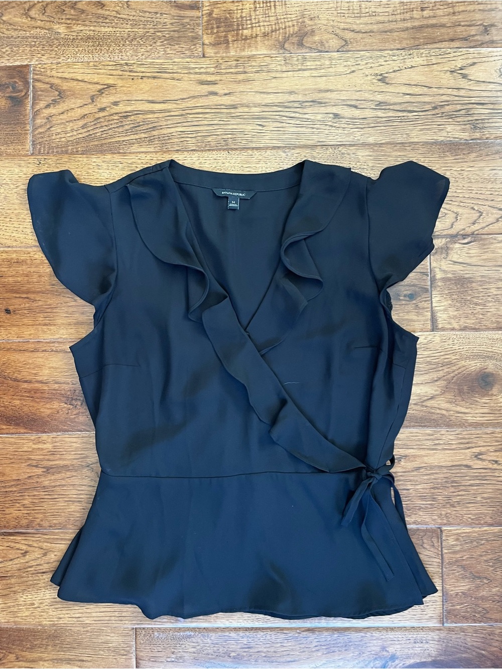 Banana Republic Ruffle Wrap Top in Black, Size Medium